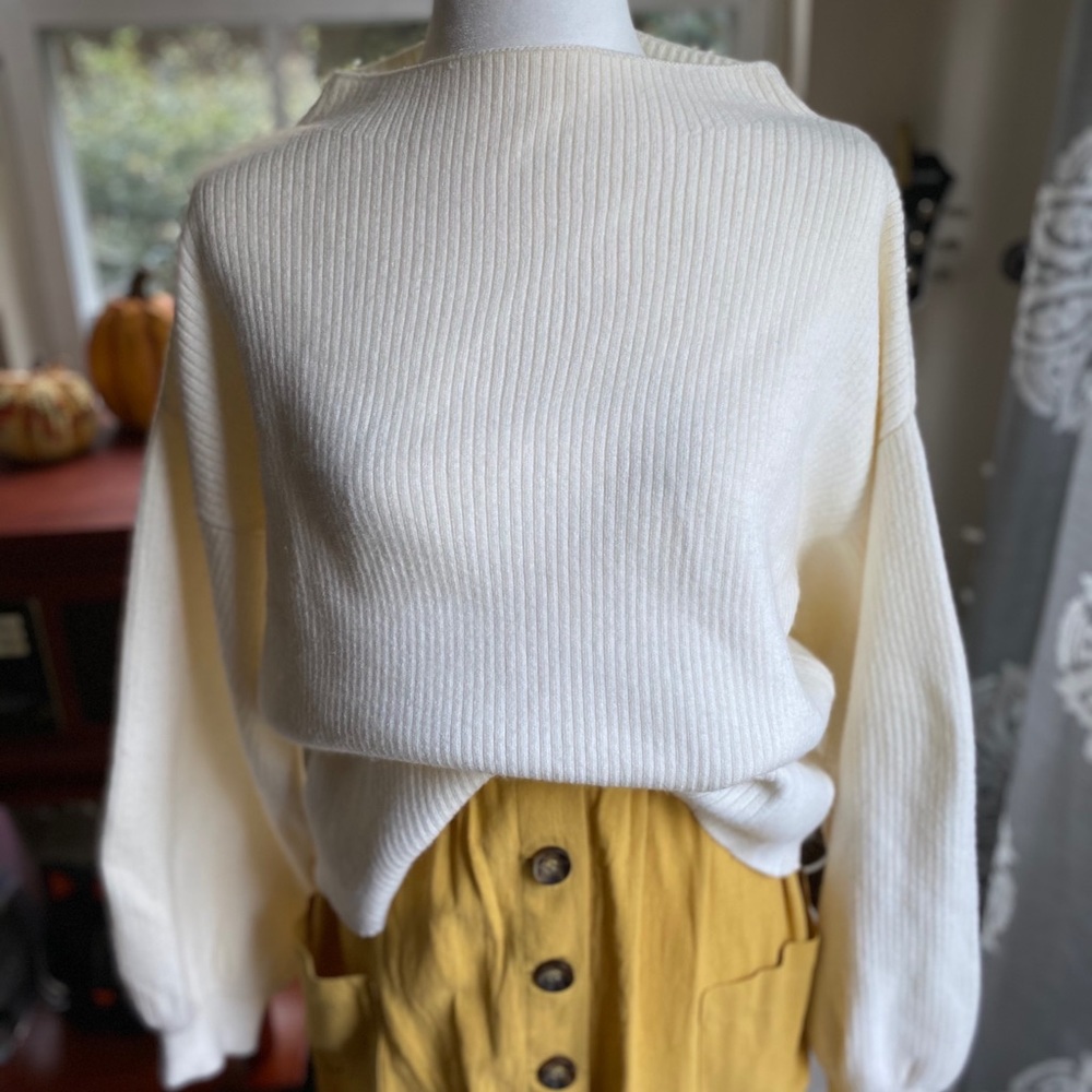 Cream bell statement sleeve sweater - M